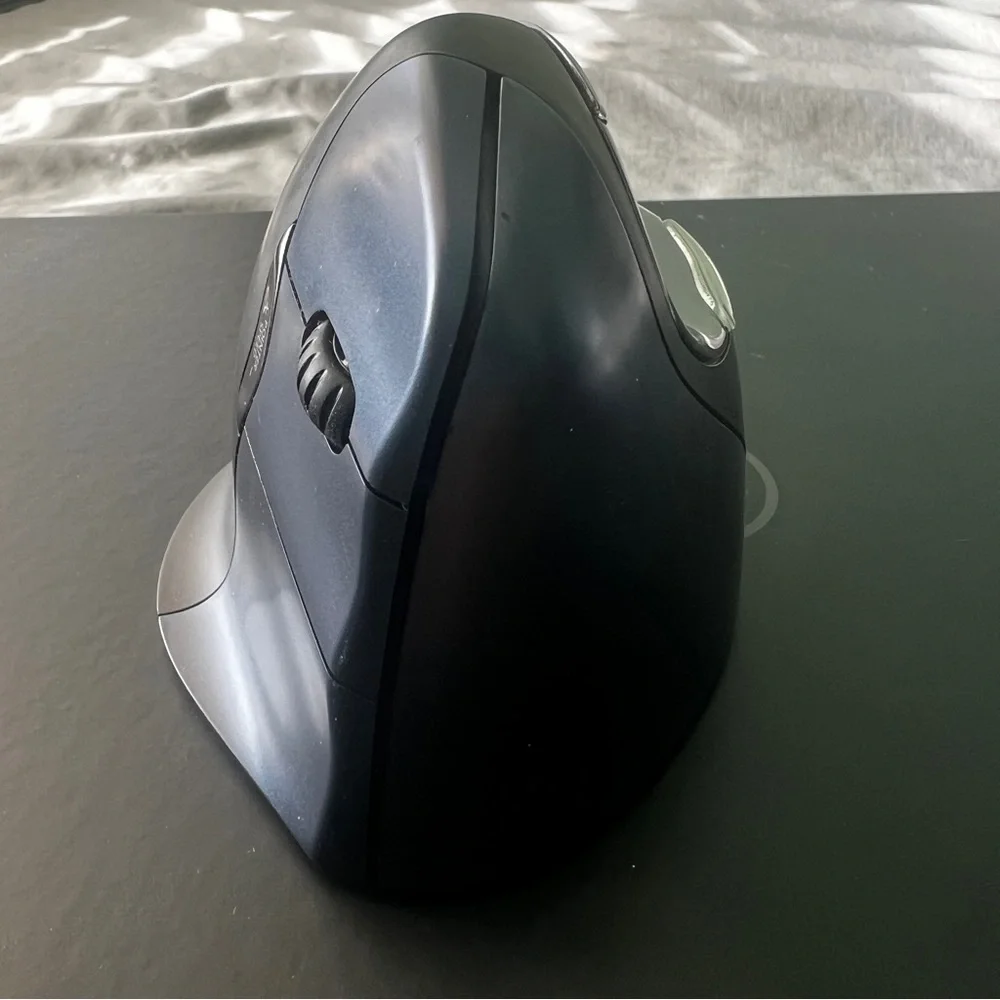 Evoluent VM4SW VerticalMouse 2 Right Hand Ergonomic Mouse with Wireless Connect
